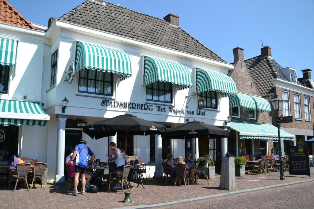 Stadsherberg 'Het Wapen Van Ijlst' Bagian luar foto